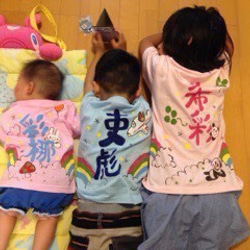 3きょうだいで繋がるTシャツ 2枚目の画像