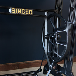 SINGER エイジング塗装　ストレート脚　80cm*45cm アンティークミシンテーブル　デスク　机　　テーブル 9枚目の画像