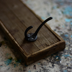 古材の本物のオーラ ウォールハンガー 4連フック壁掛け コートフック