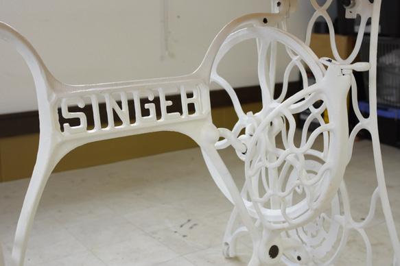 SINGER網脚白　アンティークネイルテーブル　85×43㎝　シャビー　ネイルサロン　　ねいる　デスク　ヘアサロン　　 4枚目の画像