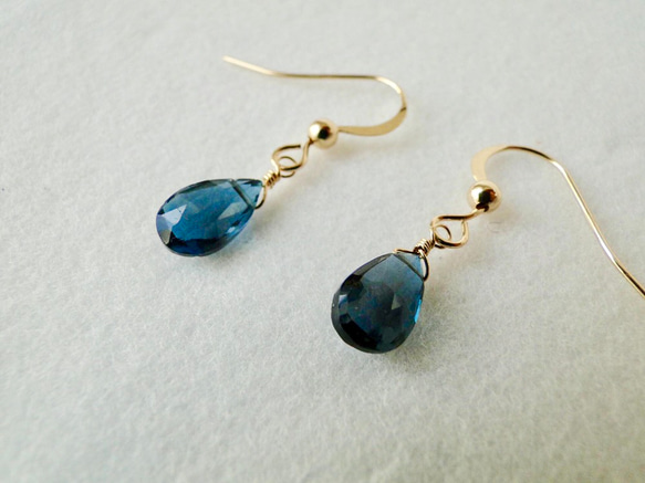 14kgf   希少石ロンドンブルートパーズのシンプルピアス〜London Blue Topaz〜 2枚目の画像