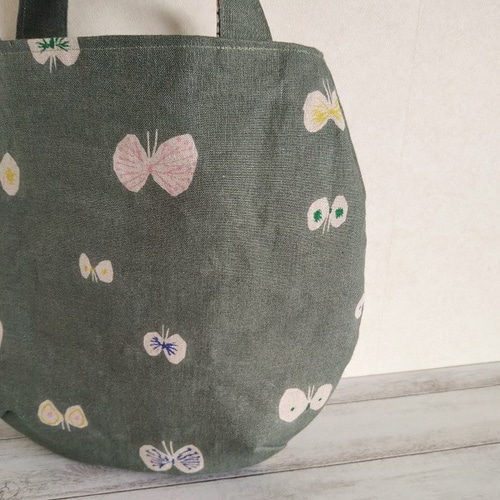 ラウンドバッグ♪ミナペルホネン hana hane くすみグリーン