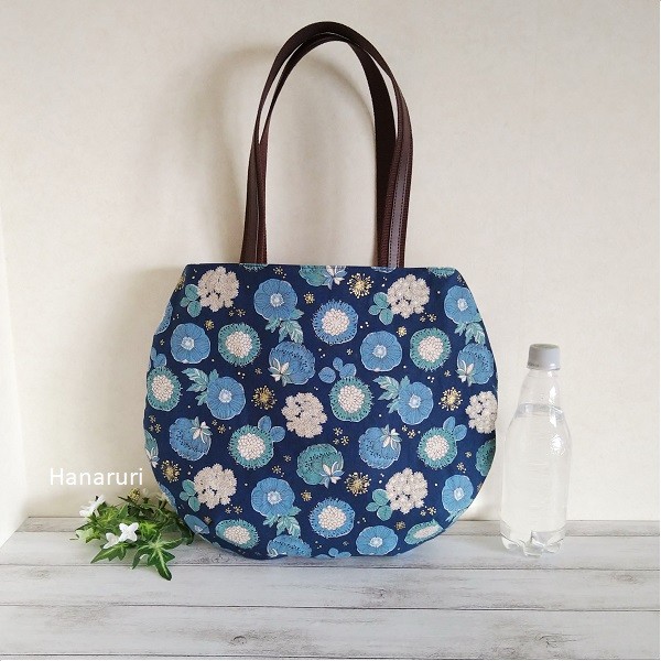 ラウンドバッグ♪ふんわりお花ドット　ネイビー　幅広サイズ　ハーフリネン