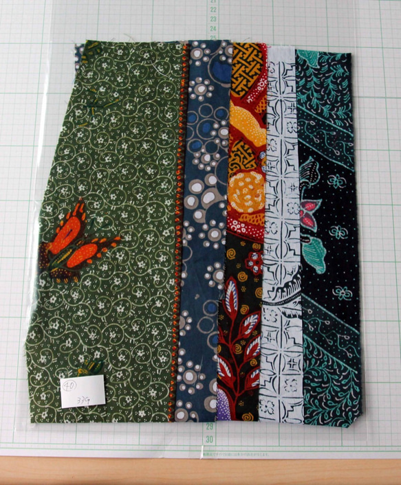 バティックのはぎれ ジャワ更紗のはぎれ Batik 更紗 蝋けつ染 染色