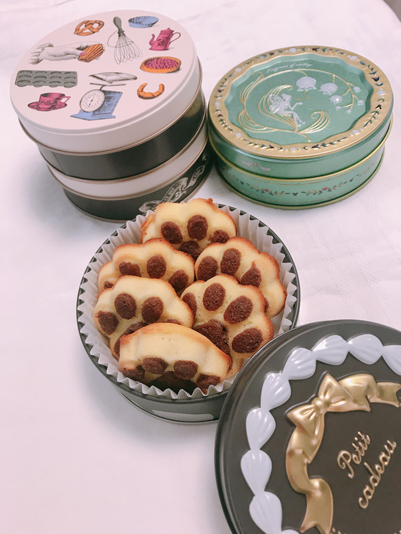 ギフトにおすすめ！缶が選べる肉球マドレーヌ缶ギフト 焼き菓子 quatre