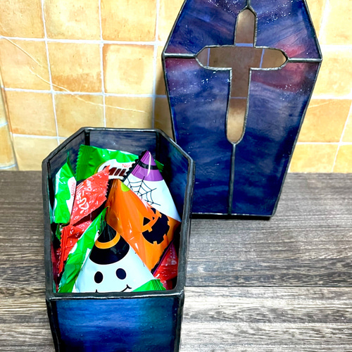 ハロウィン、キャンディボックス、ドラキュラの棺ステンドグラス ハロウィン、キャンディボックス、ドラキュラの棺ステンドグラス