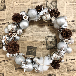 クリスマスリースL シルバー ホワイト 松ぼっくり 玄関先をお洒落に