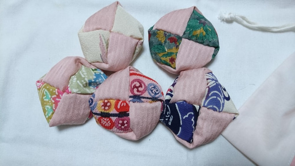 おばあちゃんが作った正絹お手玉8 お片付け袋付き 3枚目の画像
