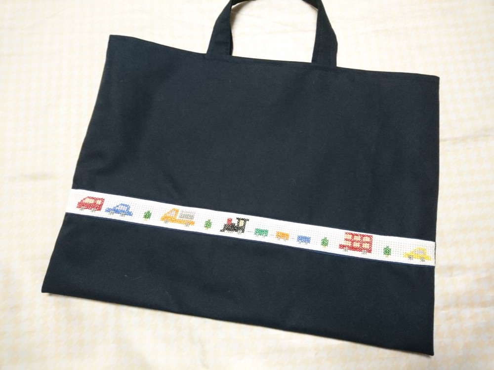 n＊　スカラップ　レッスンバッグ　ティッシュケース　ポーチ　手刺繍　お受験