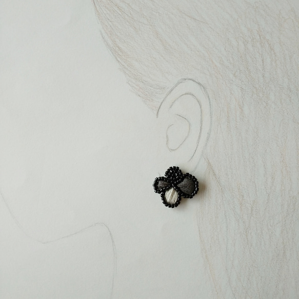お花の刺繍～アシンメトリー ブラック 3枚目の画像