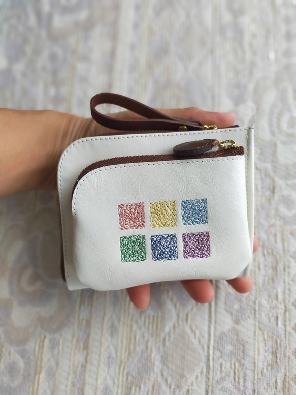 刺繍革財布 『Switch！』牛革（二つ折り財布）ホワイト 5枚目の画像