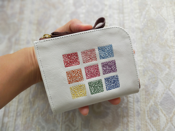 刺繍革財布 『Switch！』牛革（二つ折り財布）ホワイト 6枚目の画像