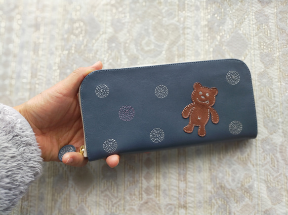 刺繍革財布『SHABON＆bear』ashBLUE（牛革）ラウンドファスナー☆スリムタイプ☆ 1枚目の画像