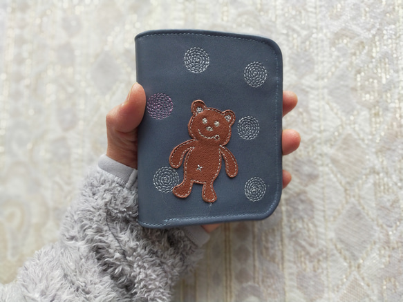 刺繍革財布『SHABON＆bear』アッシュBLUE（牛革）二つ折り財布☆コンパクト☆ 1枚目の画像