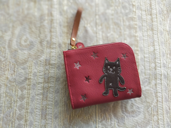 刺繡皮革錢包“ STARs＆cat”牛皮RED（兩折錢包）☆緊湊的L形拉鍊☆ 第5張的照片