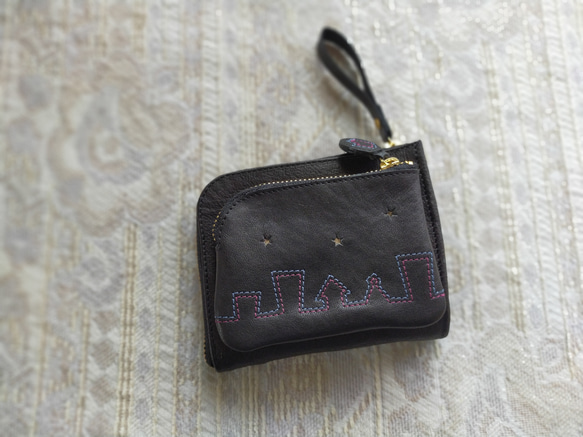 刺繍革財布『街』BLACK（牛革）コンパクト型二つ折り財布 6枚目の画像