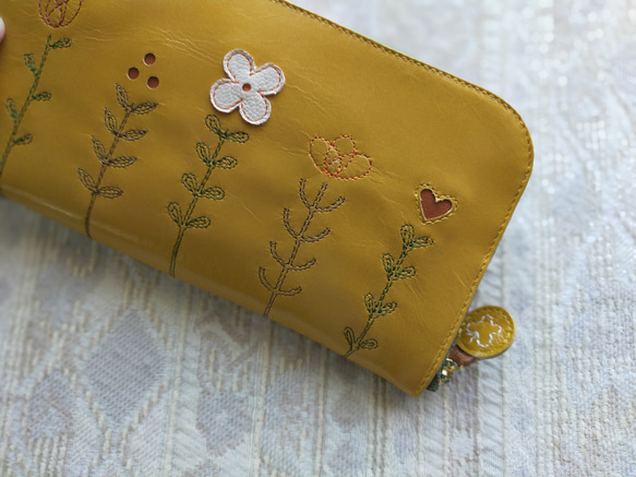 刺繍革財布『LIFE』ツヤ山吹（ヤギ革）☆スリムタイプ☆ラウンドファスナー型 7枚目の画像