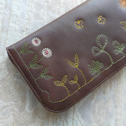 刺繍革財布『GARDEN』牛革BROWN（Slimラウンドファスナー型） 10枚目の画像