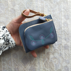 刺繍革財布 『幸せな青い鳥』 アッシュBLUE (牛革) 二つ折りミニ財布 2枚目の画像