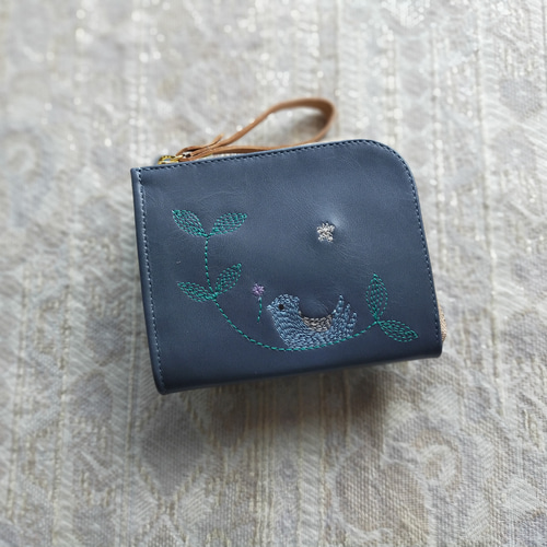 刺繍革財布 『幸せな青い鳥』 アッシュBLUE (牛革) 二つ折りミニ財布