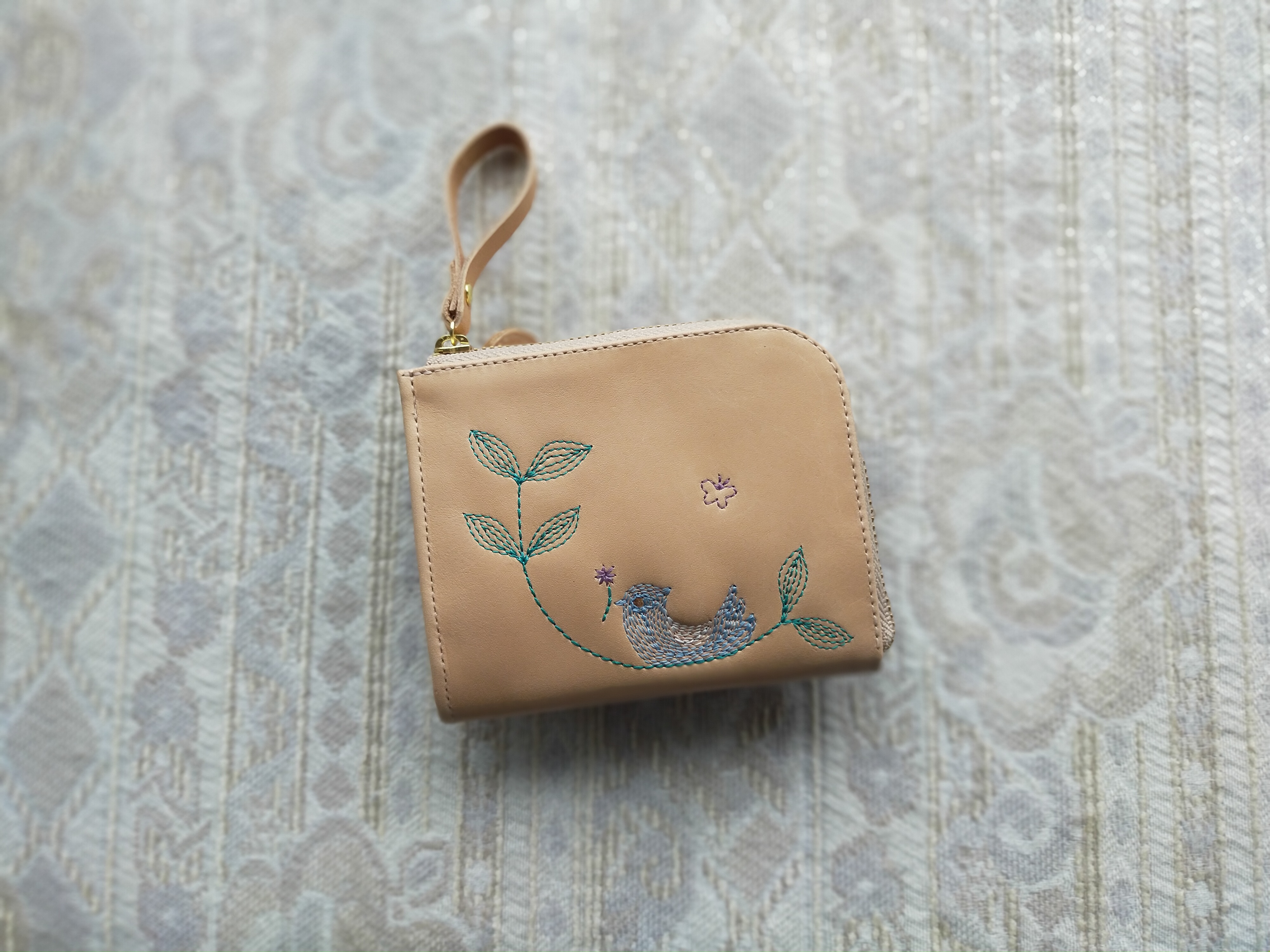 刺繍革財布 『幸せな青い鳥』牛ヌメナチュラル☆ 二つ折りミニ