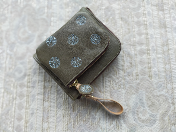 刺繍革財布 『SHABON』khaki×水色☆ 二つ折りミニ財布☆ 2枚目の画像