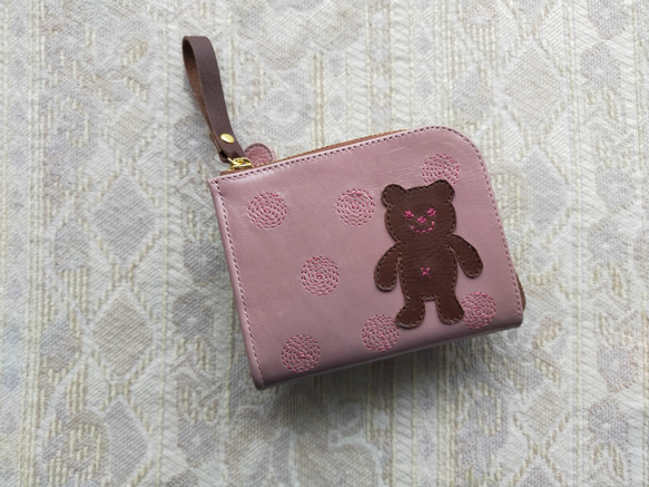 刺繍革財布 『SHABON & bear』 灰ピンク(牛革) 二つ折りミニ財布 1枚目の画像