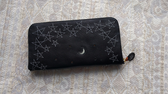 刺繍革財布『星空』牛革（ラウンドファスナー型）BLACK 2枚目の画像