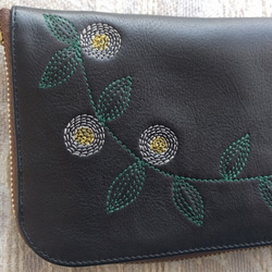 刺繍革財布『花かざり』牛革（ラウンドファスナー型）BLACK×Green 10枚目の画像