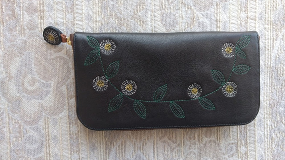 刺繡皮革錢包“花裝飾”牛皮（圓形拉鍊式）BLACK x綠色 第2張的照片
