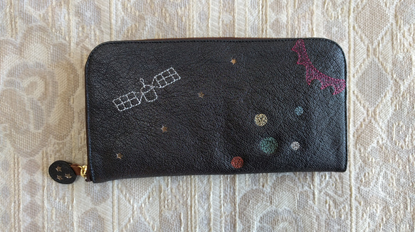 刺繍革財布『宇宙』パール濃グレー×colors（ヤギ革）ラウンドファスナー型 5枚目の画像