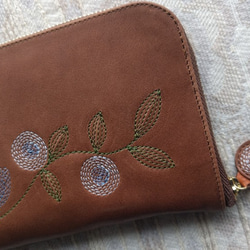 刺繡皮革錢包“幸福的小鳥”牛皮（圓形拉鍊型）櫻桃棕色×藍色 第9張的照片