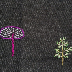 北欧風　森の手刺繍ランチョンマット　デニム風 4枚目の画像
