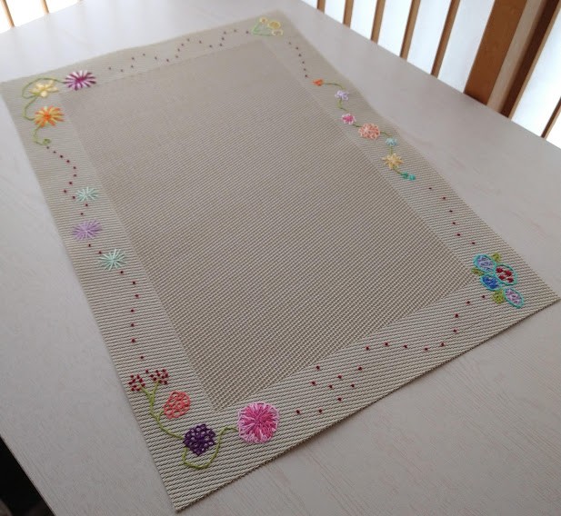 汕頭スワトウ刺繍 テーブルセンター1枚、ランチョンマット5枚セット 汕頭スワトウ刺繍 テーブルセンター1枚、ランチョンマット5枚セット