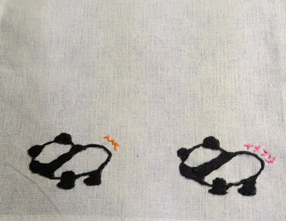 子パンダの手刺繍ランチョンマット 3枚目の画像