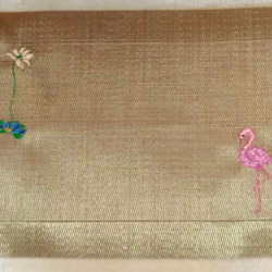 フラミンゴと蓮の花の手刺繍ランチョンマット 2枚目の画像