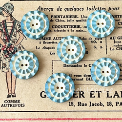 フランスのヴィンテージボタン・水色のフリル 2枚目の画像