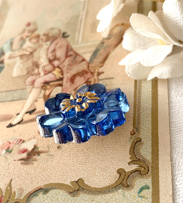 ヴィンテージガラスボタン・ブルーのガラスのお花 5枚目の画像