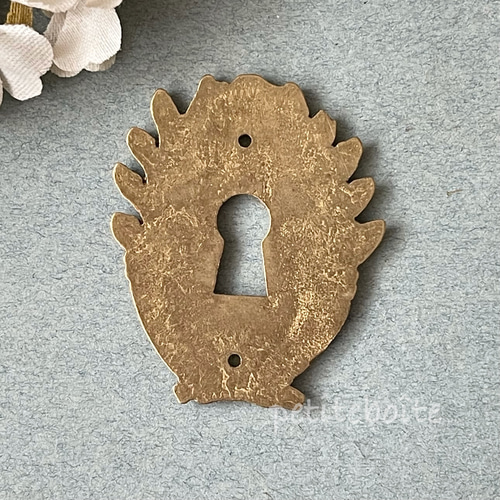 フランスのアンティーク鍵穴装飾プレート・お花 DIYパーツ petiteboite 
