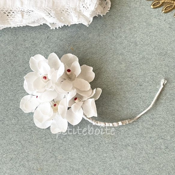 フランスの古い布花・白いお花 2枚目の画像