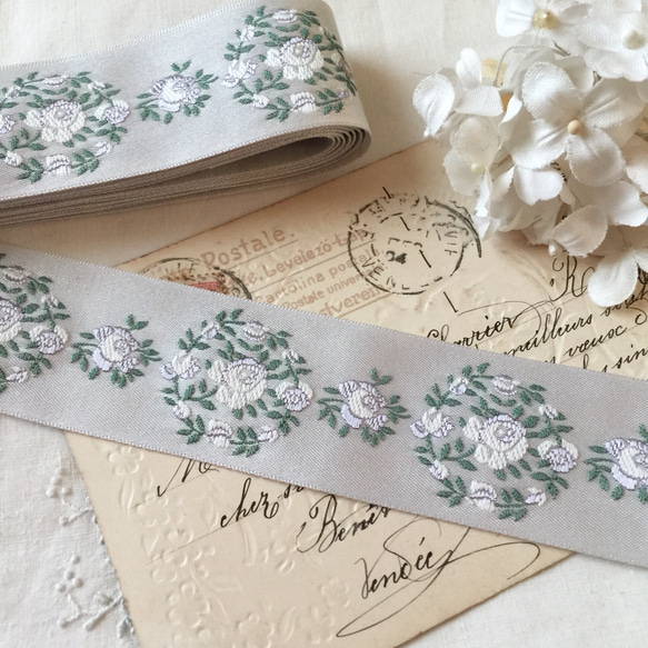 ハンドメイド 薔薇 モチーフ ブランケット 白 リボン ギリシャブルー&白い薔薇♪ ハンドメイド【立体】かぎ針編み お花