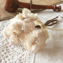 フランスの古い布花・ベルベットベージュお花のブーケ 1枚目の画像