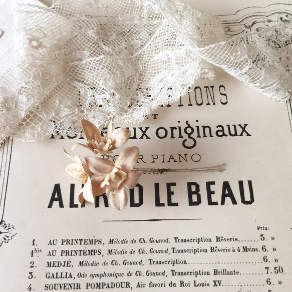 フランスの古い布花ブーケ・ベージュ 4枚目の画像