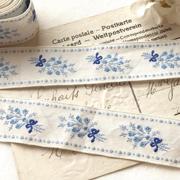 ヴィンテージ刺繍リボン・優しいブルーのお花のブーケ50cm 1枚目の画像