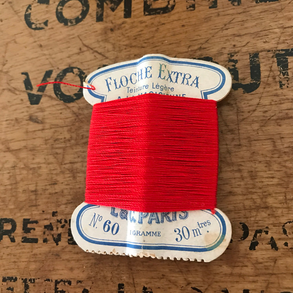 フランスのアンティーク糸巻き・赤 2枚目の画像