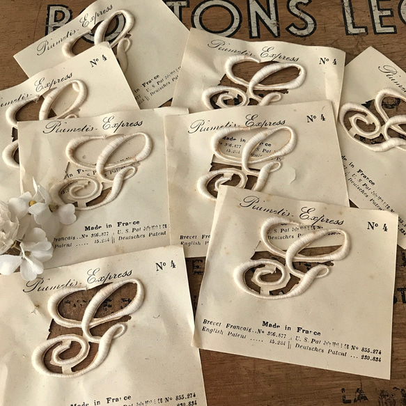 モノグラムイニシャル刺繍シート4枚フランスアンティーク ホワイトワーク 台紙 フランス製 イニシャル 刺繍シート No.4 '' R '' (在庫4→2