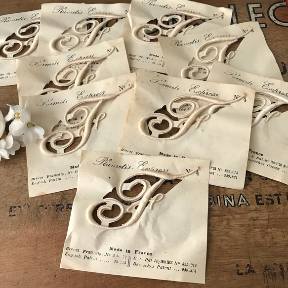 モノグラムイニシャル刺繍シート4枚フランスアンティーク ホワイトワーク 台紙 フランスのアンティーク刺繍用イニシャルモノグラムシートF・No