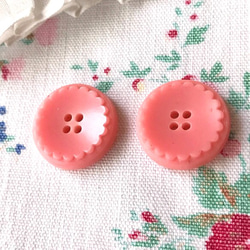 ヴィンテージボタン・濃いピンク小さなお花ボタン2個セット 2枚目の画像