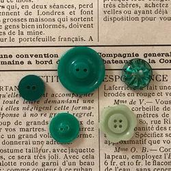 フランスのヴィンテージボタン5個セット・グリーン 3枚目の画像