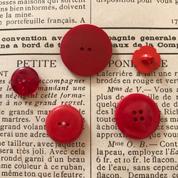 フランスのヴィンテージボタン5個セット・赤 4枚目の画像